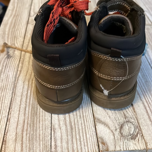 Carters toddler dress boots like new condition. sz 9 - Picture 4 of 5